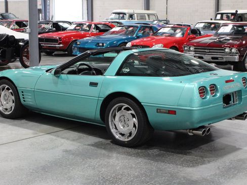 Used 1991 Chevrolet Corvette Coupe RWD image 4