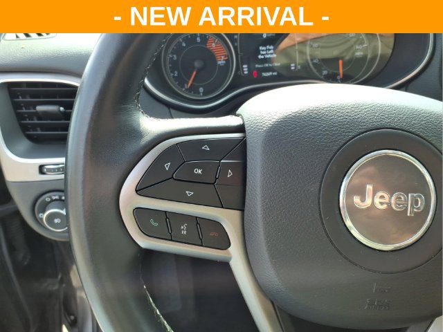 Used 2019 Jeep Cherokee Latitude Plus FWD image 18