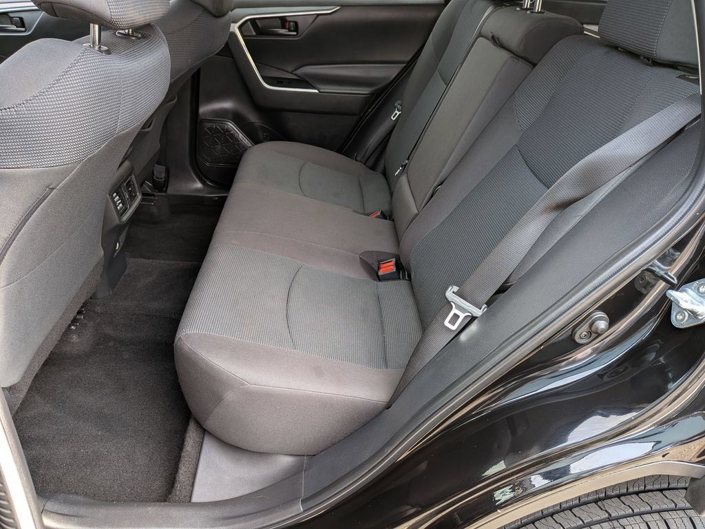 Used 2022 Toyota RAV4 LE AWD/4WD image 33