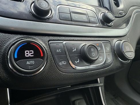 Used 2018 Chevrolet Impala LT image 25