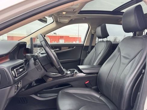 Used 2023 Lincoln Nautilus Reserve w/ Equipment Group 202A image 6