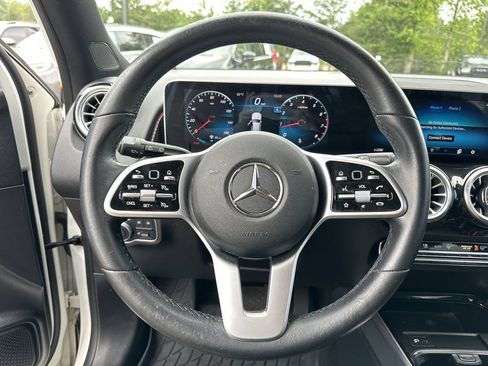 Used 2021 Mercedes-Benz GLB 250 4MATIC image 12
