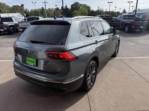 Used 2022 Volkswagen Tiguan SE AWD/4WD image 6