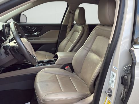 Used 2022 Lincoln Corsair FWD w/ Premium Package image 9