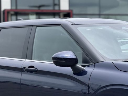 New 2025 Mitsubishi Outlander SEL image 2