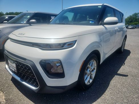 Used 2022 Kia Soul LX w/ Technology Package FWD image 1