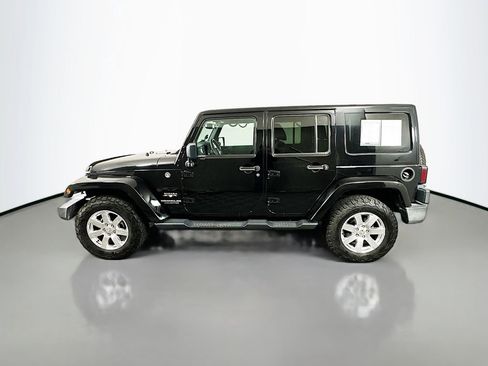 Used 2017 Jeep Wrangler Unlimited Sahara w/ Connectivity Group image 4