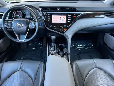 Used 2018 Toyota Camry LE FWD image 3