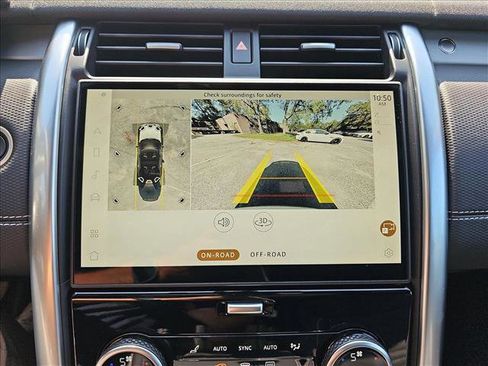 New 2024 Land Rover Discovery Dynamic SE image 13