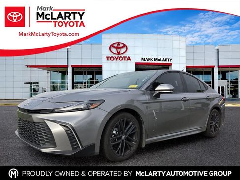 Used 2025 Toyota Camry SE w/ Convenience Package FWD image 1