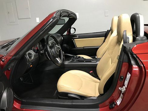 Used 2012 MAZDA MX-5 Miata Grand Touring w/ Premium Pkg RWD image 18