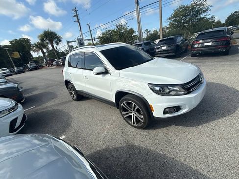 Used 2017 Volkswagen Tiguan SEL FWD image 14