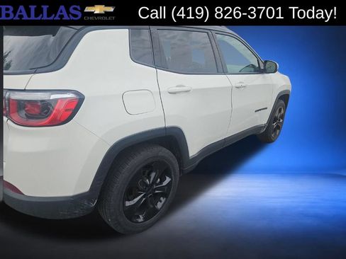 Used 2018 Jeep Compass Latitude w/ Popular Equipment Group AWD/4WD image 3
