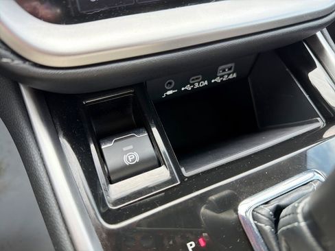 Used 2025 Subaru Outback Premium image 29