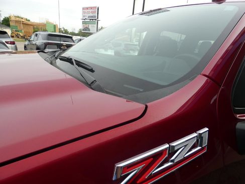 Used 2024 Chevrolet Silverado 1500 LT AWD/4WD image 7