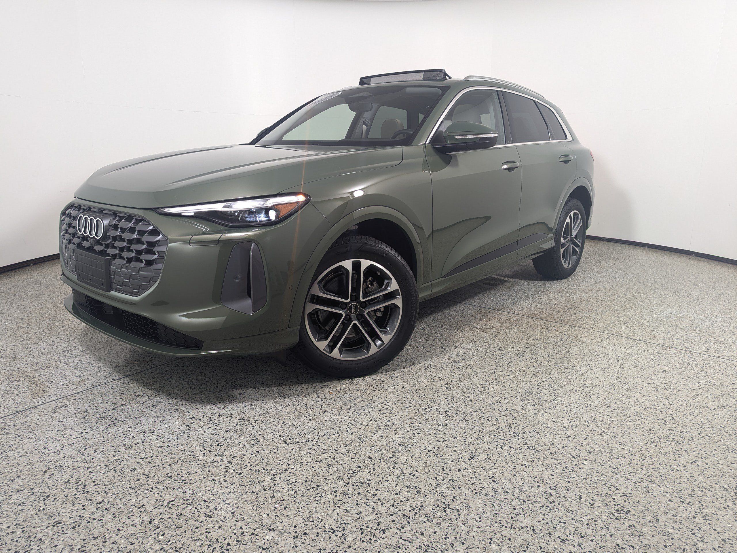 Certified 2025 Audi Q5 Premium w/ Premium Plus AWD/4WD image 31