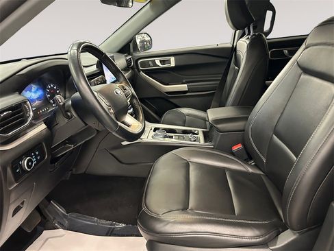 Used 2023 Ford Explorer XLT w/ Equipment Group 202A image 9