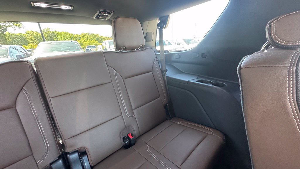 Used 2026 Chevrolet Tahoe High Country AWD/4WD image 14