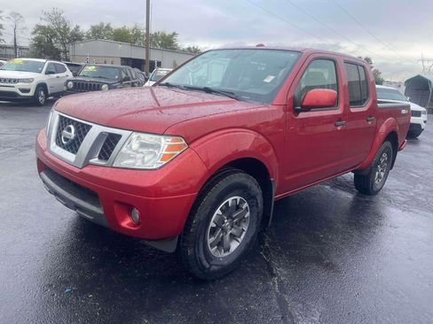 Used 2018 Nissan Frontier PRO-4X image 2