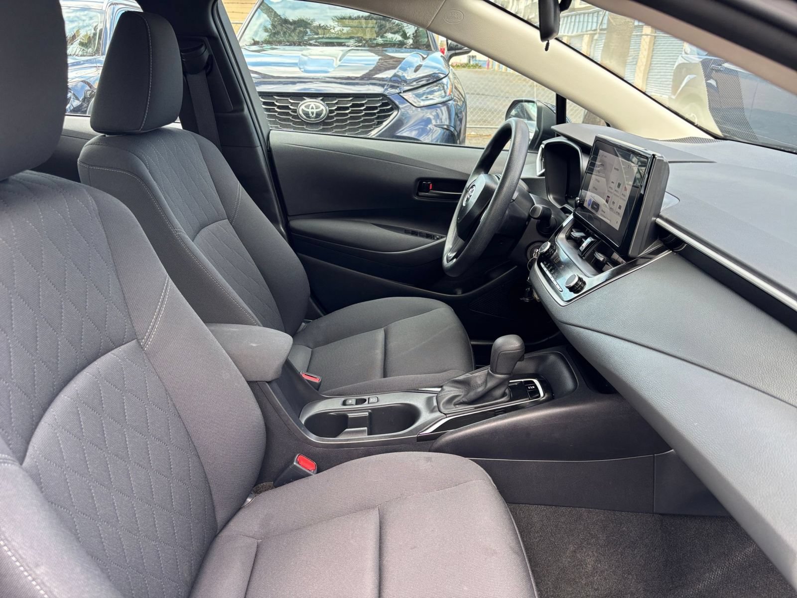 Used 2025 Toyota Corolla LE FWD image 33