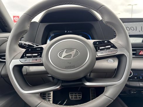 Used 2025 Hyundai Elantra Sport FWD image 17
