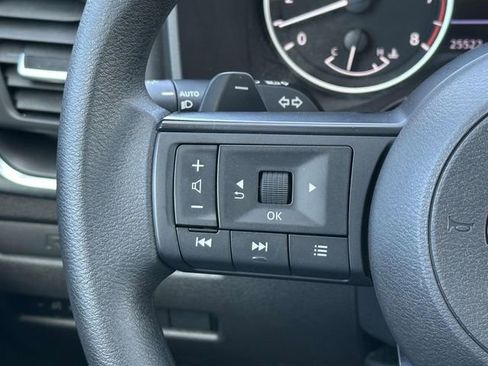 Used 2023 Nissan Rogue S image 22
