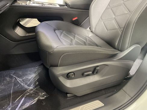 New 2026 Volkswagen Atlas Cross Sport SE image 11