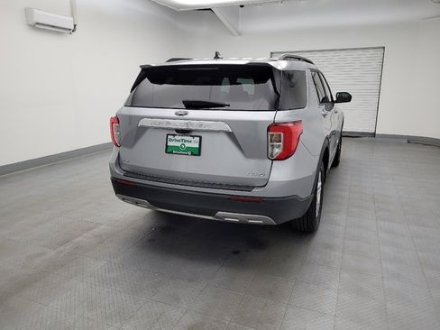 Used 2022 Ford Explorer XLT w/ Equipment Group 202A image 7