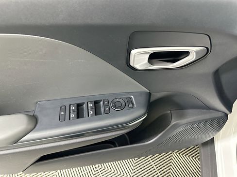 Used 2025 Kia K4 LXS image 15