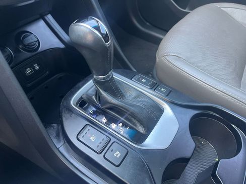 Used 2017 Hyundai Santa Fe FWD image 24