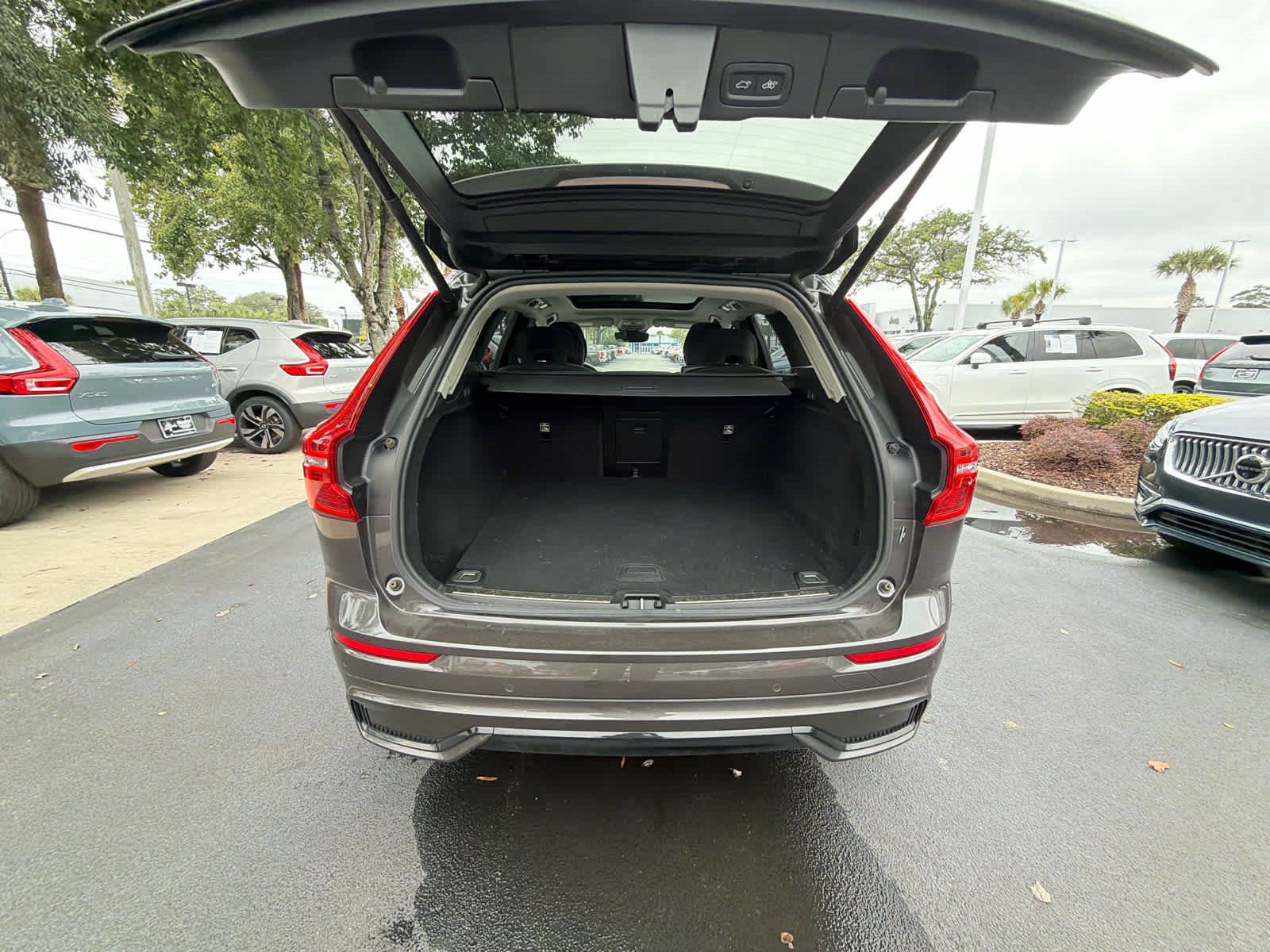 Certified 2025 Volvo XC60 B5 Plus AWD/4WD image 22