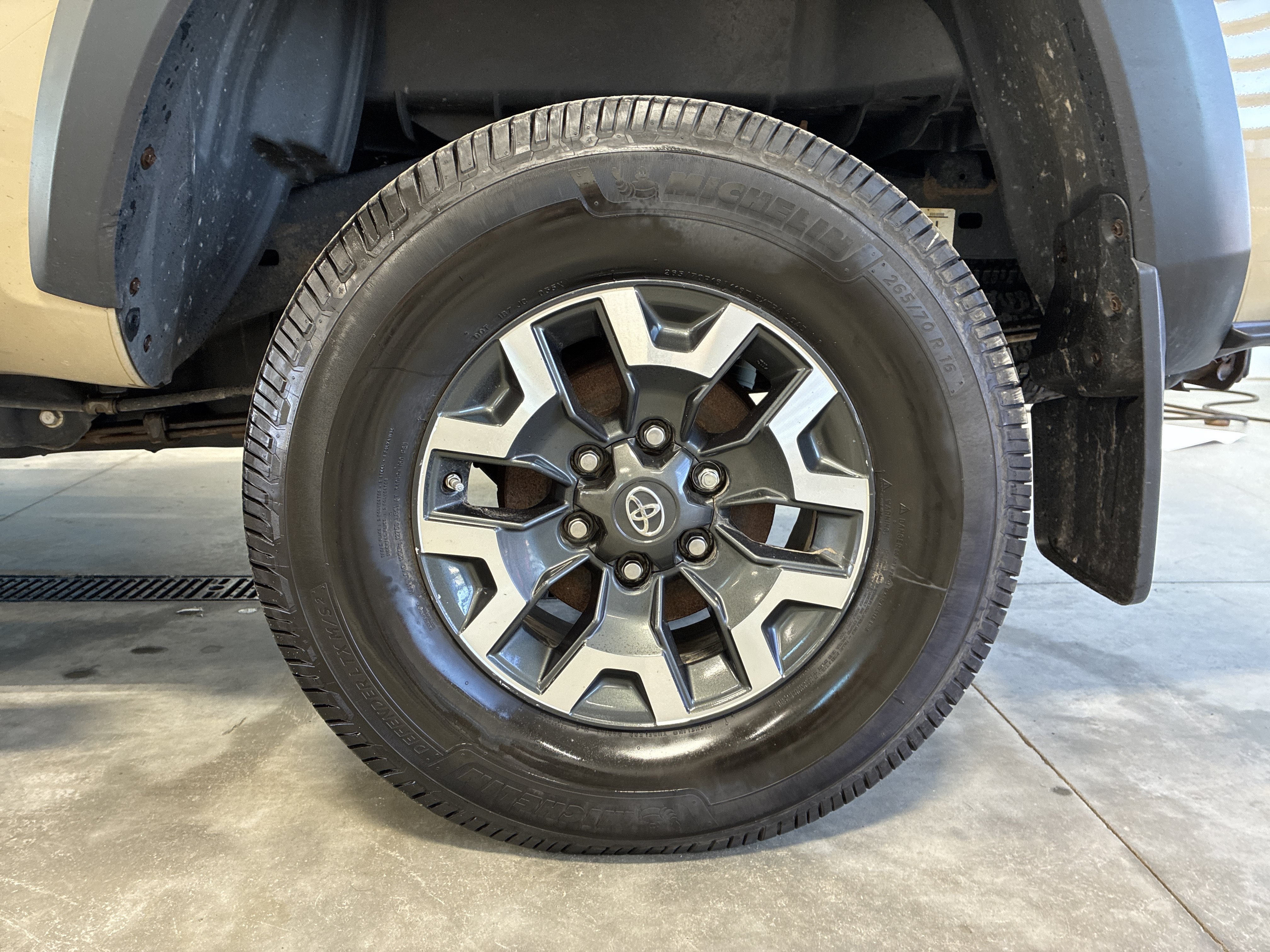 Used 2020 Toyota Tacoma TRD Off-Road w/ Technology Package AWD/4WD image 23