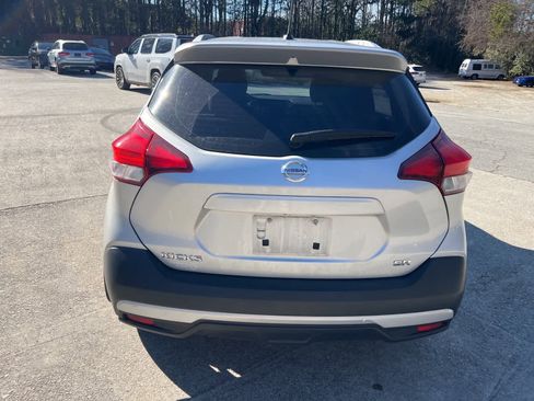Used 2019 Nissan Kicks SR w/ SR Premium Package image 9