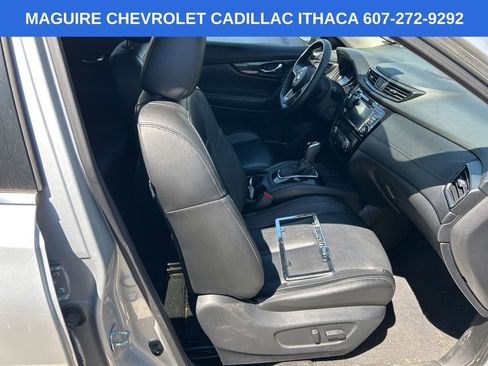 Used 2019 Nissan Rogue SL w/ Premium Package AWD/4WD image 9