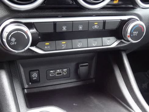Used 2024 Nissan Sentra SV FWD image 27
