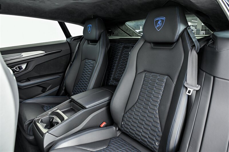 Used 2022 Lamborghini Urus AWD/4WD image 36