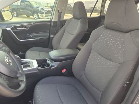 Used 2023 Toyota RAV4 XLE w/ Convenience Package FWD image 10
