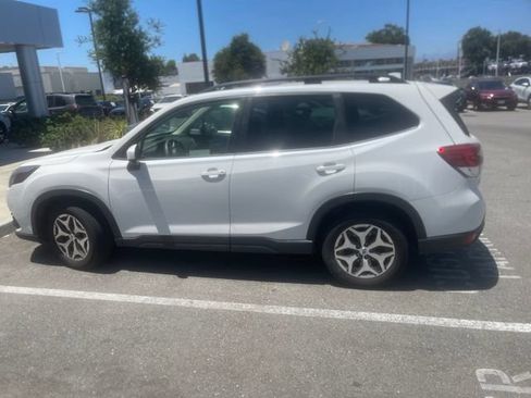 Used 2023 Subaru Forester Premium AWD/4WD image 3