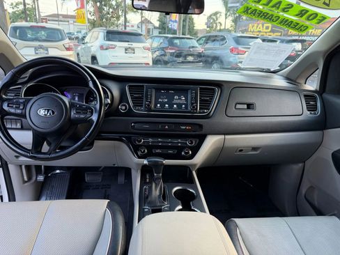 Used 2019 Kia Sedona EX FWD image 18