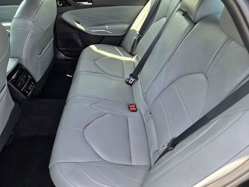 Used 2019 Toyota Avalon Limited w/ Advanced Safety Package FWD image 10