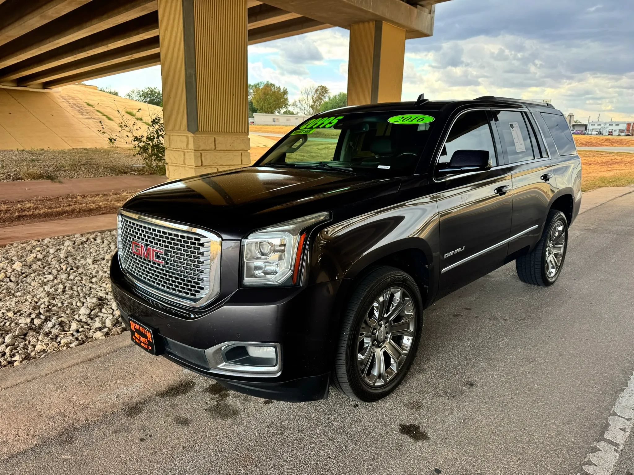 Used 2016 GMC Yukon Denali w/ Open Road Package AWD/4WD image 7