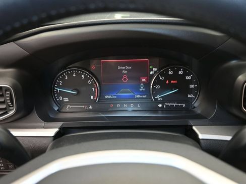 Used 2022 Ford Explorer XLT w/ Equipment Group 202A AWD/4WD image 32