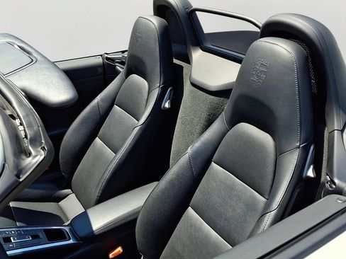 Used 2024 Porsche 718 Boxster S RWD image 8