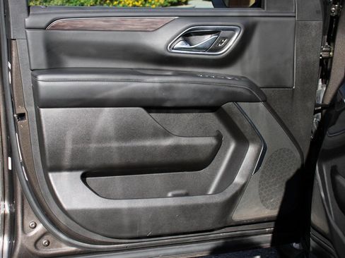 Used 2021 Chevrolet Suburban LS w/ Driver Alert Package image 15