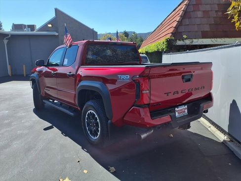 Certified 2025 Toyota Tacoma TRD Off-Road image 5