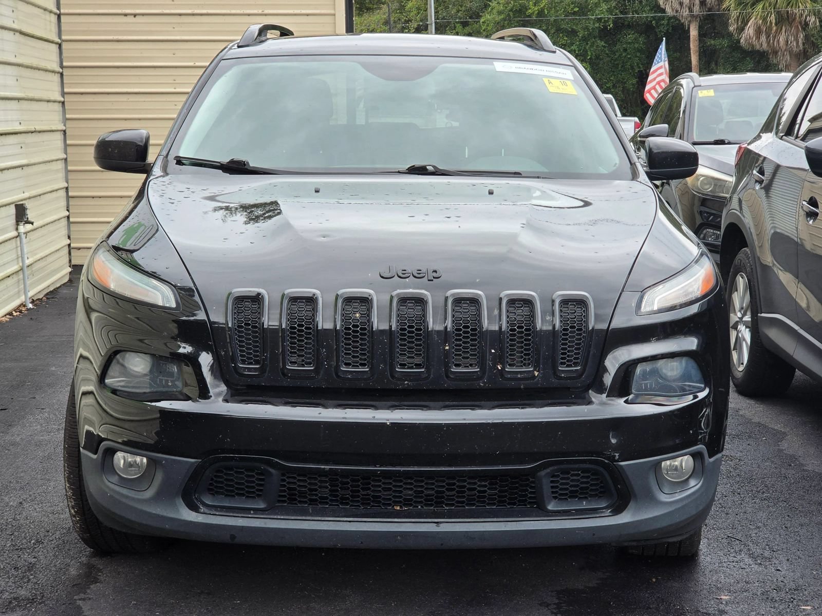 Used 2018 Jeep Cherokee Latitude w/ Altitude Package FWD image 2