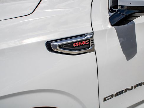 Used 2025 GMC Yukon XL Denali AWD/4WD image 13