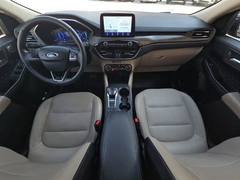 Used 2020 Ford Escape Titanium image 28