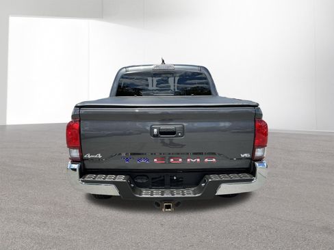 Used 2021 Toyota Tacoma SR5 AWD/4WD image 4