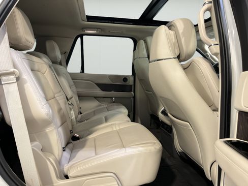 Used 2021 Lincoln Navigator Reserve RWD image 18